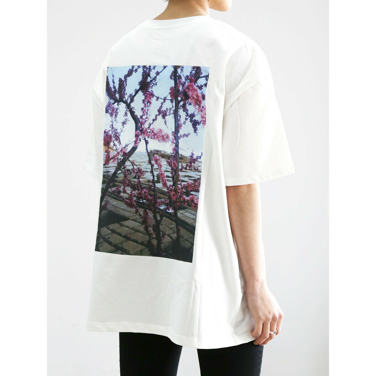 楽天市場】Fear of God - FOG Essentials Boxy Graphic T-Shirt 楽天市場】Fear of God - FOG Essentials Boxy Graphic T-Shirt