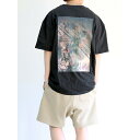 送料無料 トップス FEAR OF GOD FOG ESSENTIALS フィアオブゴッド エッセンシャルズ FLOWER PHOTO S/S TEE / ブラック 返品交換不可