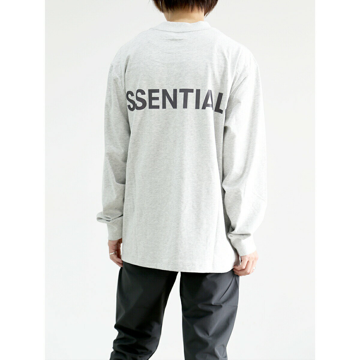 送料無料 トップス FEAR OF GOD FOG ESSENTIALS フィアオブゴッド エッセンシャルズ REFLECTOR LOGO L/S TEE / グレー 返品交換不可