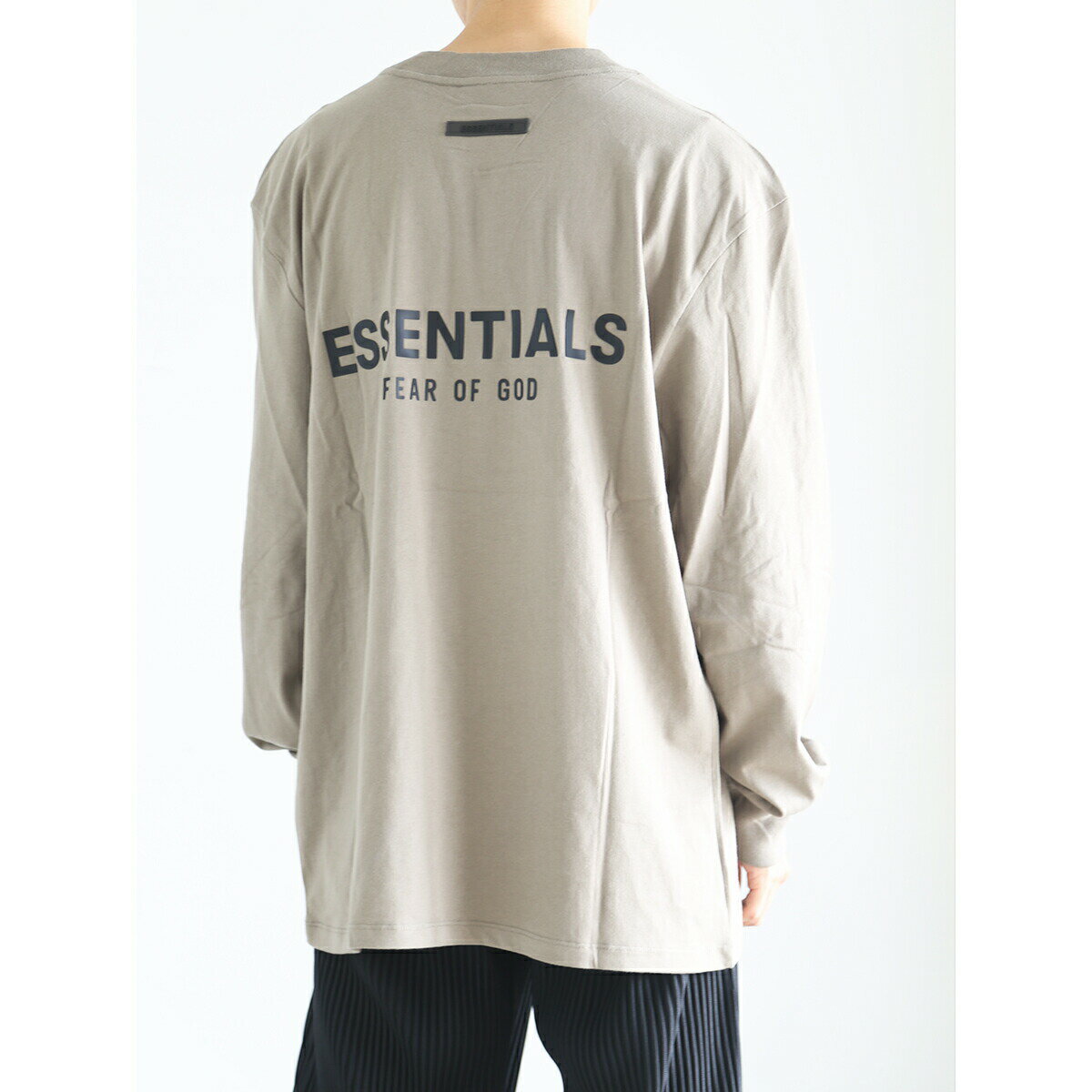 送料無料 トップス FEAR OF GOD FOG ESSENTIALS フィアオブゴッド エッセンシャルズ BACK LOGO L/S TEE (RUBBER) / トープ 返品交換不可