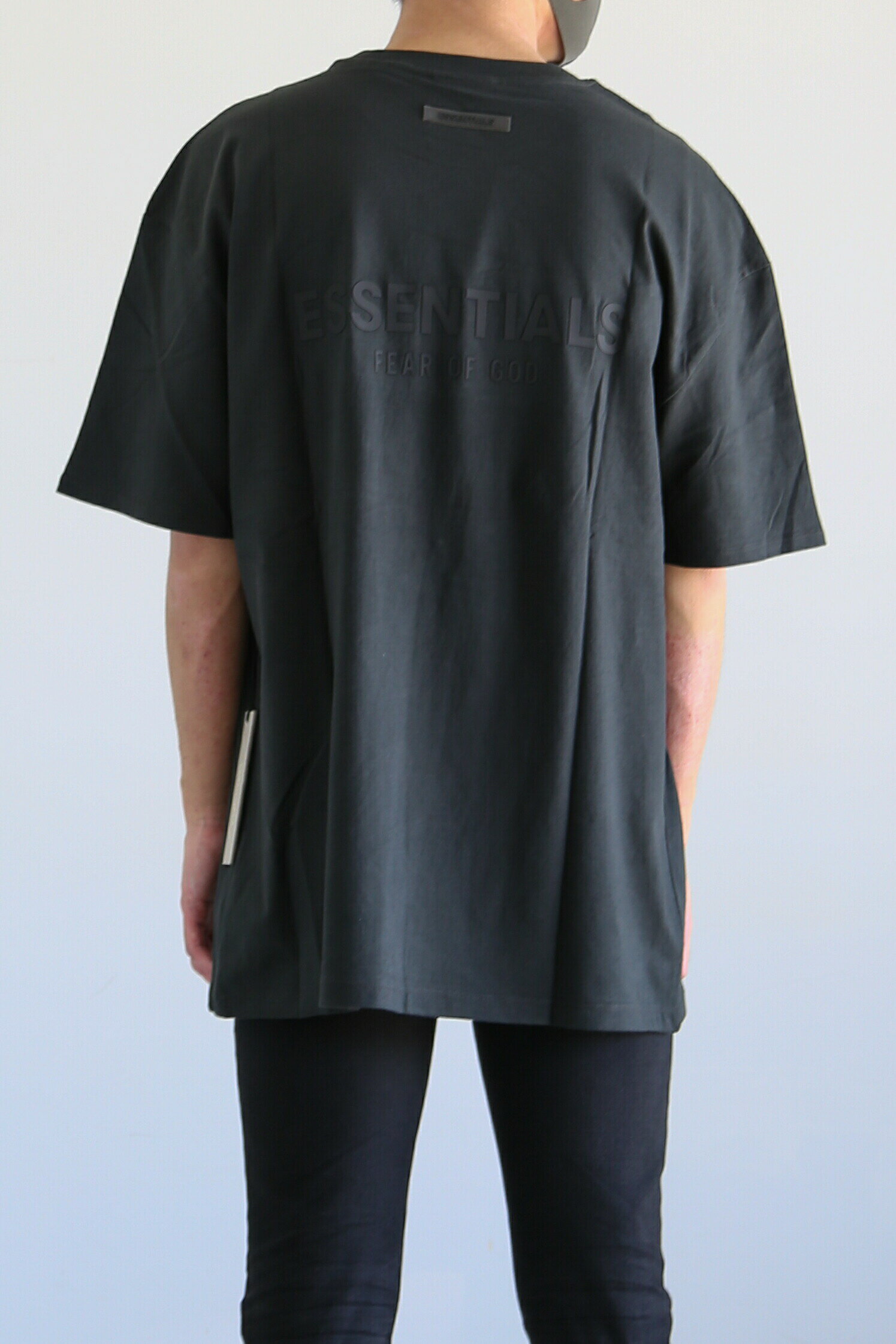 Rakuten - 送料無料 トップス FEAR OF GOD FOG ESSENTIALS フィアオブゴッド エッセンシャルズ 21SS BACK LOGO S/S TEE / ブラック 返品交換不可
