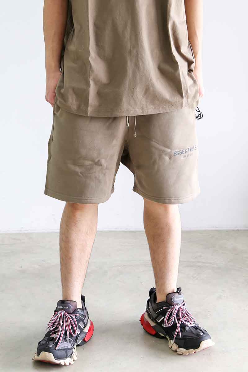 Rakuten - 送料無料 ボトムス FEAR OF GOD FOG ESSENTIALS フィアオブゴッド エッセンシャルズ 21SS SWEAT SHORTS / トープ 返品交換不可