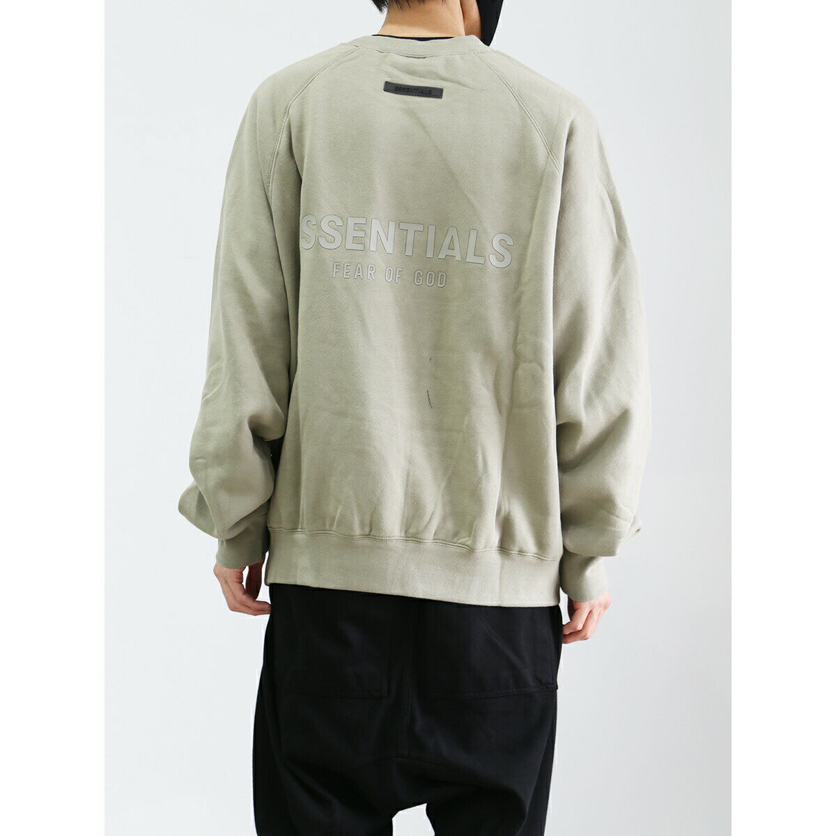 Rakuten - 送料無料 トップス FEAR OF GOD FOG ESSENTIALS フィアオブゴッド エッセンシャルズ 21SS BACK LOGO SWEAT (RUBBER) / モス 返品交換不可