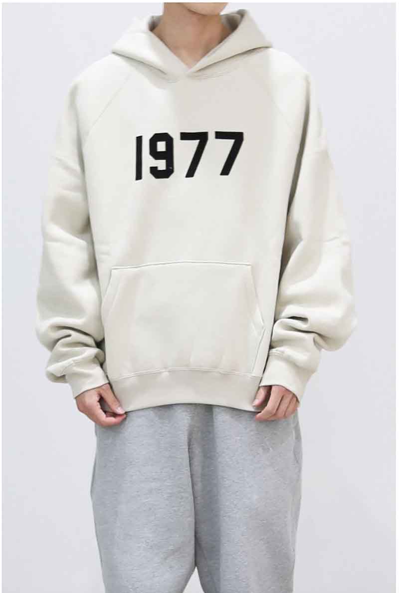 樂天商城 - 送料無料 トップス FEAR OF GOD FOG ESSENTIALS フィアオブゴッド エッセンシャルズ 1977 SWEAT HOODIE / ウィート 返品交換不可