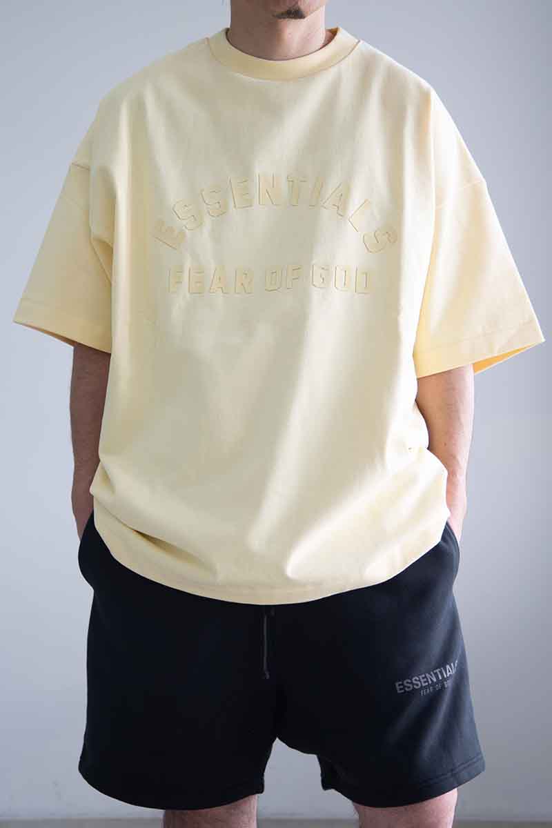 Rakuten - 送料無料 トップス FEAR OF GOD FOG ESSENTIALS フィアオブゴッド エッセンシャルズ 24SS FRONT LOGO SS TEE /ガーデンイエロー 返品交換不可