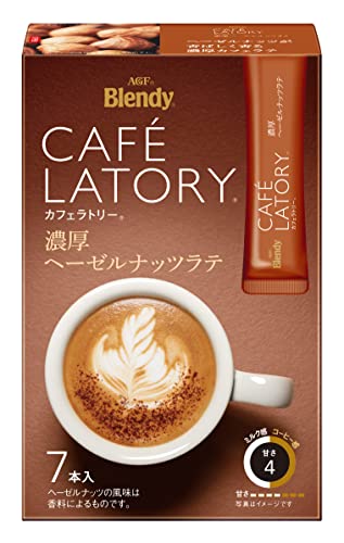 メーカー名:AGF ブランド名:カフェラトリー 商品タイプ:スティックコーヒー(ミルク入り) 原産国:日本 原材料:クリーミングパウダー(乳成分を含む)(国内製造)、インスタントコーヒー、砂糖、デキストリン、脱脂粉乳 / pH調整剤、乳たん白、香料(乳由来)、安定剤(加工でんぷん)、甘味料(アスパルテーム・L-フェニルアラニン化合物、アセスルファムK)、乳化剤、微粒酸化ケイ素、調味料(アミノ酸等) 賞味期限:製造日から 750 日 おいしい飲み方:1 カップにスティック1本を入れる2 お湯を160ml注ぐ point:沸かしたての熱いお湯で。3 すぐに10秒程よくかきまぜて完成 栄養成分表示:本品1杯分(10.5g)当たり:エネルギー(kcal):55、たんぱく質(g):0.6、脂質(g):3.1、炭水化物(g):6.2、食塩相当量(g):0.18 / カフェイン(mg):54、ポリフェノール(mg):280 アレルゲン:乳成分 保存方法:高温、多湿を避けて保存してください。