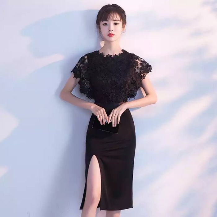 パーティードレス 韓国 ドレス 個性的 ワンピース プチプラ オケージョン 黒 ブラック レース タイト スリット ミディアムワンピース フレアスリーブ シック エレガント クラシカル 華やか 上品 セクシー ケープ 膝丈 デート
