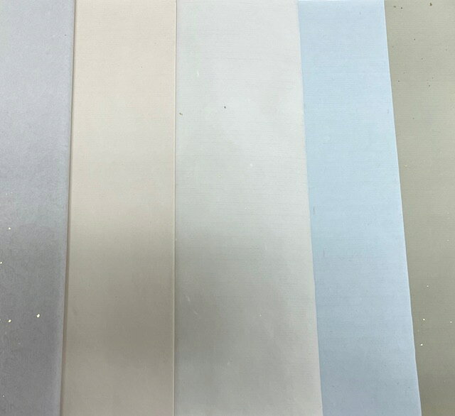 大正三年創業 書道用品店 天義堂の書道仮名半切 バラエティセット 50枚 楮紙系など 手漉き加工で製造された清書用仮名加工紙。　紙質：楮紙 茅漉紙 画仙紙など　色：グレー 茶 草 水など　加工：色染め ボカシ 紋刷 切継など｜アングル2