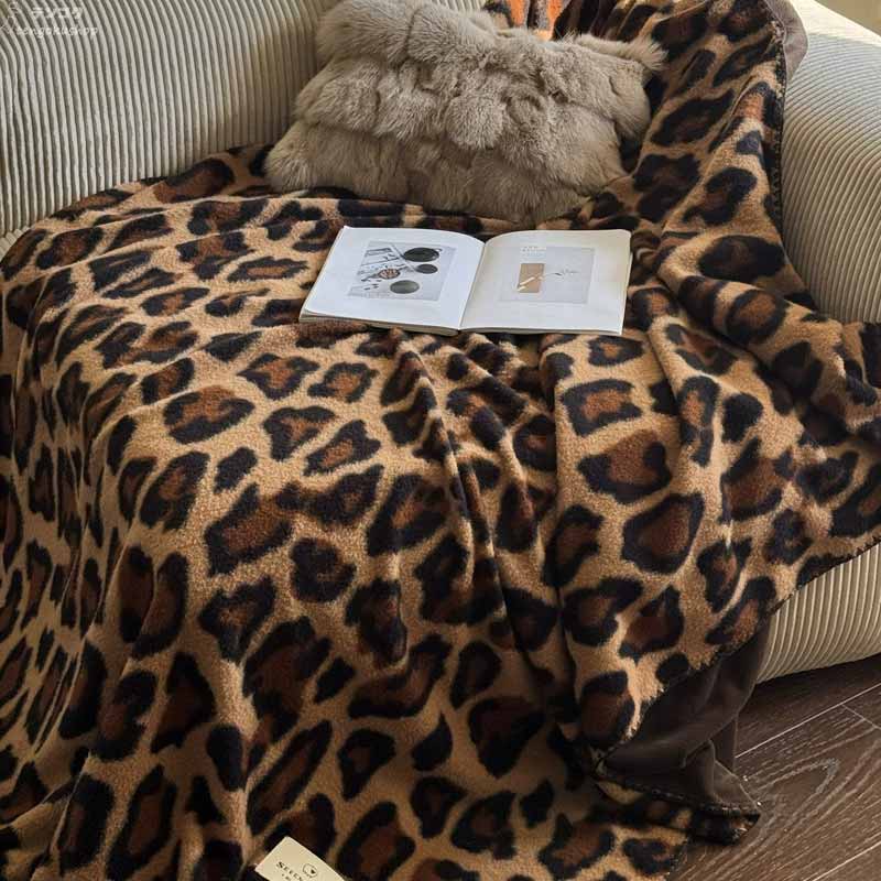 ブランケット 大判 膝掛け ヒョウ柄 厚手 ひざ掛け シングル あったか 寝具 ブランケット ダブル 北欧 もこもこ お昼寝 防寒対策 冷房対策 ソファカバー 110*150cm 150*200cm 200*230cm 毛布にもなる カバー 車中 新生活 肌掛け 肌布団 ブラウン 送料無料 [3]