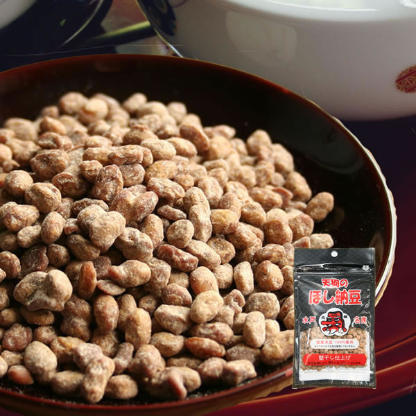 商品内容 国産大豆ほし納豆60g 「ほし納豆」とは調味した納豆を干し上げた伝統の一品です。納豆を適度に乾燥させているので、その旨みを手軽に一粒ずつ楽しめます。干すことにより凝縮される納豆の旨み。そして、その旨みを引き立てる素朴な塩気。噛み締めるほどに納豆の風味がしっかりと広がります。 この商品は油で揚げたドライ納豆ではありません。納豆自体を干しておりますので、かなり硬めの食感になっております。 創業100余年 時代を超えて引き継がれる老舗の味。 水戸納豆の元祖 天狗納豆がお届けする「味わい納豆」 名　　称 ほし納豆 内 容 量 60g 原材料名 丸大豆(国産)(遺伝子組換え混入防止管理済み)、納豆菌、（一部に大豆を含む）食塩、小麦/調味料(アミノ酸等)、（原材料の一部に小麦・大豆を含む） 賞味期限 パッケージに記載 保存方法 高温多湿を避けて保存してください。 販売者 天狗納豆株式会社茨城県水戸市柳町1-13-13TEL029-221-4225(代)フリーダイヤル0120-109-083 製造者 いばらき食品工業茨城県結城郡八千代町川尻333 栄養成分表示 1袋(60g) エネルギー235kcal たんぱく質 20.4g 脂質9.6g 炭水化物16.7g 食塩相当量2.4g この表示値は、目安です。