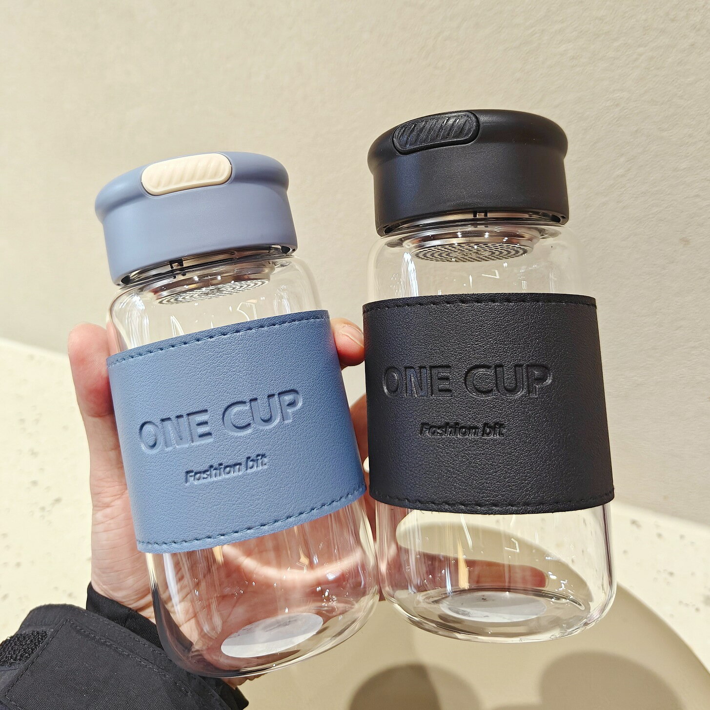 Rakuten - ウォーターボトル 水筒 アウトドアポータブルスポーツポップアップストローカップ、茶こし付き 選べる4色、550ml大容量水筒 水飲みは便利 、見栄えの良い学生カップ 可愛い 女の子 おしゃれ プレゼント
