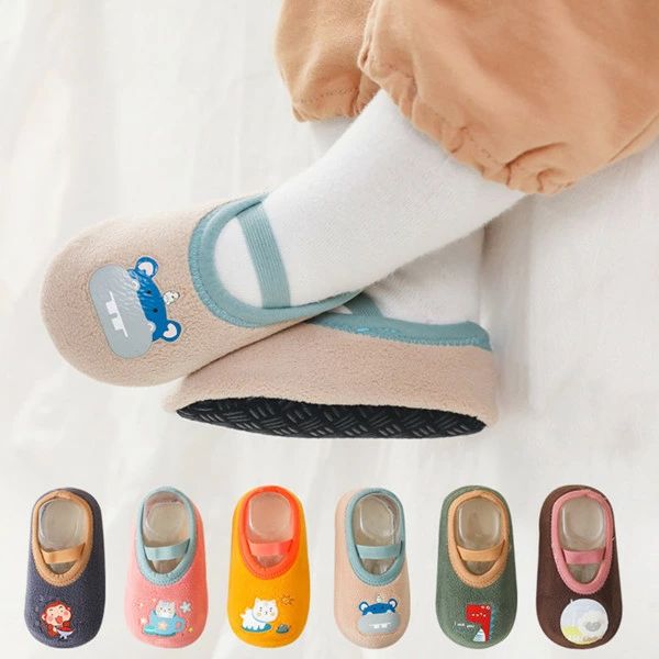 樂天商城 - 滑り止めソックス フロアソックス 厚手 ベビー用 キッズ 靴 靴下 出産祝い アニマル柄 スリッパ 赤ちゃん キッズ 子供 男児 女児 秋 冬 春 滑り止め 新生児 室内履き 快適 女の子 男の子 幼児用 ルームシューズ かわいい 部屋履き くつした 送料無料