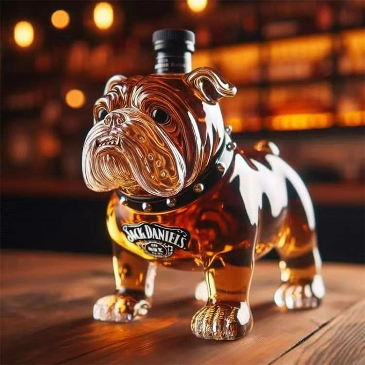 天神橋セレクトの犬型 飲食店 耐熱ガラス製 ウィスキーボトル 置物 ウィスキーボトル おしゃれ ブルドッグ 動物型 ウイスキーデカンター インテリア ガラス容器 バー 酒器 鉛フリー ディスプレイ 雑貨 宅飲み 父の日 誕生日 ギフト プレゼント 高級感 密閉 ストッパー付き 記念日｜アングル2