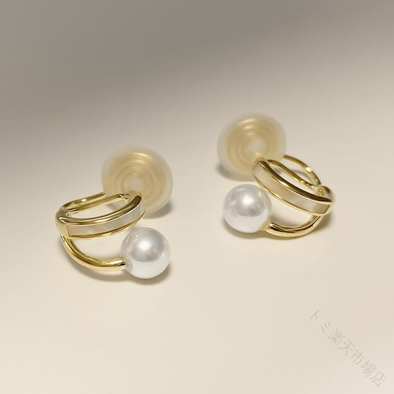 Garnet - パール イヤリング レディース 上品 フォーマル お呼ばれ 結婚式 入学式 アクセサリー ノンホールピアス クリップ式 痛くない シリコンパッド付き 挟むだけ 簡単装着 軽量 長時間使用可
