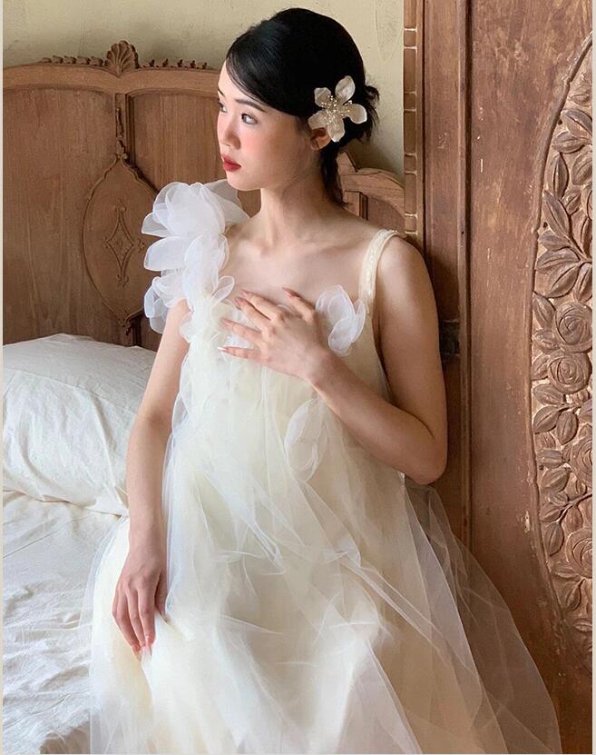 送料無料 ウェディングドレス ロング マキシ丈 キャミドレス 森ガール系 ゆったり ウエディングドレス フリル ドレス 裾にお花 ふわふわ 可愛い 結婚式 披露宴 ドレス パーティー ドレス 写真撮影 トレーンドレス 花嫁ドレス お姫様 誕生日 撮影 プリンセスドレス 2