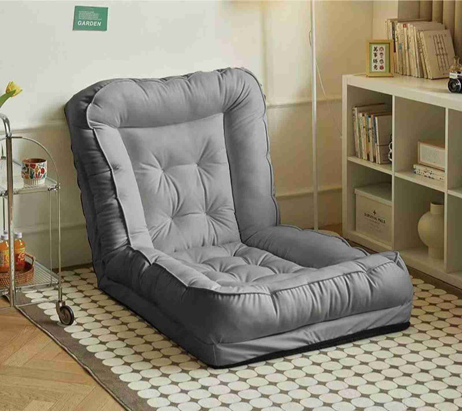 　　　 -------商品詳細------- 【一人用ソファー究極の快適体験】：1人用ソファー怠け者のソファはその超柔軟な記憶綿や高密度スポンジで充填され、比類のない快適な座り心地をもたらします。ソファー ベッド同時に、ソファーは傾斜角度を調節することができて、だるく縮こまってその中で読んだり、影を見たり、少し休憩したりしても、体の曲線に完璧にフィットして、圧力を軽減して、リラックスを楽しみにすることができます。け腰に硬度のある柔らかい材質を採用し、透過性が良く、肌触りの良い生地で作られています。ソファー 一人掛け少し弾力のある座面は、過度な浸透を抑え、自然な姿勢を保つことができ、非常に快適です。 【ソファーベッド セミダブル耐久性と清潔性】：ソファーベッド 折り畳み高品質の生地と耐久性のある材料で作られたソファは、快適な感触だけでなく、耐摩耗性、しわ抵抗性にも優れており、 クッションを厚くし、高反発フォームを充填しているので、座り心地がよく、しっかり支えます。折りたたみベッドソファの多用途性、3-in-1 変換設計により、座り心地の良いソファから、くつろぎのラウンジチェアや寝心地の良いベッドに簡単に変えることができます。ソファ モダンデコ折りたたみ機能もあり省スペースで、現代の住宅に最適です。 【ソファーベッド シングル多機能設計】：このソファはデザインが巧みで、リビングのレジャーシートとしてだけでなく、昼寝ベッド、ゲームマット、ホームシアターのパートナーにも簡単に変換できます。その調節可能な背もたれと取り外し可能なクッション設計は、異なるシーンでの使用ニーズを満たし、本当に6物多用を実現します。このソファの座り心地は自由に調節できます。け5つの異なる場所から選択できます。ローソファー 1人掛け90°-180°、寝た状態から直立した状態まで。けこの多段階調整機能により、お好みに合わせて、不快感を防ぎ、常に安心感を保つための理想的なソリューションを提供します。空間にゆとりを持たせるコンパクトソファ。ソファー ひとり暮らし限られたスペースでも無理なく置けるから、ひとり暮らしにもおすすめ。 【ソファ ひとりがけファッションの外観と色】：ソファは快適さを追求すると同時に、ファッション要素の融合も忘れない。座椅子 ベッド多様なデザインと豊富な色の選択は、ソファべッド 家のスタイルに簡単に溶け込み、家の中の明るい風景になることができます。北欧のシンプルさ、和風さ、モダンなラグジュアリーさにもマッチするデザインを見つけることができます。 ソファー ひとりがけこのソファは、家具のニーズを満たすスマートでコスト効率の高いソリューションです。1人用 ソファ耐久性を考慮して設計されているため、長年にわたる快適さと利便性を保証する長期的な投資になります。 折りたたみベッドソファチェアで、機能性、スタイル、そして手頃な価格の融合を体験してください。【カラー】マットレス ソファ豊富なカラーを展開しているので、お部屋とマッチするソファを厳選して、お選びいただけます。ベッド 座椅子コーディネイト次第で、様々なお部屋にマッチしますよ。 【人気の1 人 掛け ソファ チェアランキング多用途】：家ではフロアマットやオフィスのソファーとして、椅子の背もたれやソファークッションとしても使えます!座り心地は快適です。レストラン、リビング、オフィス、カフェ、バーなどに適しています。車の中や職場、家族、旅行、シートなど、さまざまな用途、場所で使用できます。旅行の休憩や、友人や家族へのプレゼントにもおすすめです。【組立不要＆搬入簡単】ダンボールから直接出して使用、組み立て苦手の方におすすめ。コンパクト梱包になり、玄関からの搬入がしやすい。座椅子は省スペースのため折り畳み可能で、軽量化しどこでも気楽に運べます。ローテーブルと合わせてゆったりコーヒータイムに、コーディネートソファ＆ベッドとして、ベッドルームやリビングルーム、畳部屋にもぴったり合います。テレビ見る時、ゲームする時、チャットする時、勉強する時、色々なシーンにご使用いただけます。も素敵です。アウトドアチェア＆アウトドアベッド、ミニバン・ワンボックスなどの車座椅子＆車ベッドとしての用途も可能です。説明 商品の説明ソファーベッドソファーベッド ローソファー ソファー カウチソファー ローソファ ソファベッド 座椅子 折り畳み 折りたたみ フロアソファー ソファベッド フロアソファ コンパクト