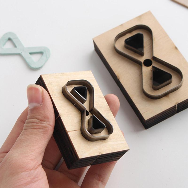 さまざまなサイズをご用意しています:大:70x35mm / 2.76x1.38インチ、85g。小:50x25mm /2x 1インチ。57g。2つのサイズでDIYプロジェクトのさまざまなニーズに対応します。頑丈な木製ベース: 非常に厚い木製ベースにより、レザーダイカッターは大きな圧力に耐えて厚いレザーをカットし、ダイとベースがバラバラになるのを防ぎます。鋭いスチール製ダイカッターは、革をより簡単かつきれいにカットするのに役立ちます。耐久性があり、長期間の使用に再利用できます。一般的には、レザークラフト、スクラップブッキング、DIY クラフト、サッチェルストラップやイヤリングの作成、その他のジュエリー作成に使用されます。また、想像力を広げて、家や家具の寝室を飾るために、あらゆる材料で型を切ることもできます。ダイカットマシンを使用することをお勧めしますが、ダイカットマシンがない場合は、手動のダイカットを使用することもできます。ナイフの型を硬い表面に置き、刃を型の上に平らに置いた材料に当て、木製のハンマーまたはゴム製のハンマーで刃を叩きます。 説明: さまざまなサイズをご用意しています:大:70x35mm / 2.76x1.38インチ、85g。小:50x25mm /2x 1インチ。57g。2つのサイズでDIYプロジェクトのさまざまなニーズに対応します。頑丈な木製ベース: 非常に厚い木製ベースにより、レザーダイカッターは大きな圧力に耐えて厚いレザーをカットし、ダイとベースがバラバラになるのを防ぎます。鋭いスチール製ダイカッターは、革をより簡単かつきれいにカットするのに役立ちます。耐久性があり、長期間の使用に再利用できます。一般的には、レザークラフト、スクラップブッキング、DIY クラフト、サッチェルストラップやイヤリングの作成、その他のジュエリー作成に使用されます。また、想像力を広げて、家や家具の寝室を飾るために、あらゆる材料で型を切ることもできます。ダイカットマシンを使用することをお勧めしますが、ダイカットマシンがない場合は、手動のダイカットを使用することもできます。ナイフの型を硬い表面に置き、刃を型の上に平らに置いた材料に当て、木製のハンマーまたはゴム製のハンマーで刃を叩きます。 仕様: 材質: 金属+木材 パッケージに含まれるもの: カッティングダイレザーモールド x 1※本製品は、電波法令で定められている技術基準に適合していることを証明する技適マークが貼付されていない無線機器であり、日本国内で使用する場合は、電波法違反になる恐れがございます.ご使用の際には、十分ご注意下さいますようお願いいたします.さまざまなサイズをご用意しています:大:70x35mm / 2.76x1.38インチ、85g。小:50x25mm /2x 1インチ。57g。2つのサイズでDIYプロジェクトのさまざまなニーズに対応します。頑丈な木製ベース: 非常に厚い木製ベースにより、レザーダイカッターは大きな圧力に耐えて厚いレザーをカットし、ダイとベースがバラバラになるのを防ぎます。鋭いスチール製ダイカッターは、革をより簡単かつきれいにカットするのに役立ちます。耐久性があり、長期間の使用に再利用できます。一般的には、レザークラフト、スクラップブッキング、DIY クラフト、サッチェルストラップやイヤリングの作成、その他のジュエリー作成に使用されます。また、想像力を広げて、家や家具の寝室を飾るために、あらゆる材料で型を切ることもできます。ダイカットマシンを使用することをお勧めしますが、ダイカットマシンがない場合は、手動のダイカットを使用することもできます。ナイフの型を硬い表面に置き、刃を型の上に平らに置いた材料に当て、木製のハンマーまたはゴム製のハンマーで刃を叩きます。 説明: さまざまなサイズをご用意しています:大:70x35mm / 2.76x1.38インチ、85g。小:50x25mm /2x 1インチ。57g。2つのサイズでDIYプロジェクトのさまざまなニーズに対応します。頑丈な木製ベース: 非常に厚い木製ベースにより、レザーダイカッターは大きな圧力に耐えて厚いレザーをカットし、ダイとベースがバラバラになるのを防ぎます。鋭いスチール製ダイカッターは、革をより簡単かつきれいにカットするのに役立ちます。耐久性があり、長期間の使用に再利用できます。一般的には、レザークラフト、スクラップブッキング、DIY クラフト、サッチェルストラップやイヤリングの作成、その他のジュエリー作成に使用されます。また、想像力を広げて、家や家具の寝室を飾るために、あらゆる材料で型を切ることもできます。ダイカットマシンを使用することをお勧めしますが、ダイカットマシンがない場合は、手動のダイカットを使用することもできます。ナイフの型を硬い表面に置き、刃を型の上に平らに置いた材料に当て、木製のハンマーまたはゴム製のハンマーで刃を叩きます。 仕様: 材質: 金属+木材 パッケージに含まれるもの: カッティングダイレザーモールド x 1※本製品は、電波法令で定められている技術基準に適合していることを証明する技適マークが貼付されていない無線機器であり、日本国内で使用する場合は、電波法違反になる恐れがございます.ご使用の際には、十分ご注意下さいますようお願いいたします.