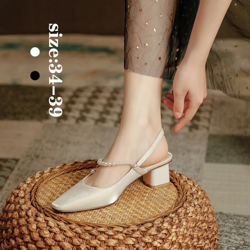 【素材】：PU&ゴム 【カラー】：2色 【サイズ】：（約） *ヒール高さ：4.5cm *34=220mm *35=225mm *36=230mm *37=235mm *38=240mm *39=245mm 注意事項: ※ 平置き素人採寸ですので多少の誤差はご容赦下さい。 ※ モニタ環境によって、商品の色合いが多少違う場合があります。 ※ 少々匂いがありますが、置いたままで2-3日くらいになくなりますので、ご安心ください。 ※ 発送時も簡易梱包の為、お受け取り時にたたみ皺が有ると思いますが、ご了承ください。 ※ こちら未開封品に限り返品可能となります。（返送時送料はお客様にご負担頂いております。）【素材】：PU&ゴム 【カラー】：2色 【サイズ】：（約） *ヒール高さ：4.5cm *34=220mm *35=225mm *36=230mm *37=235mm *38=240mm *39=245mm 注意事項: ※ 平置き素人採寸ですので多少の誤差はご容赦下さい。 ※ モニタ環境によって、商品の色合いが多少違う場合があります。 ※ 少々匂いがありますが、置いたままで2-3日くらいになくなりますので、ご安心ください。 ※ 発送時も簡易梱包の為、お受け取り時にたたみ皺が有ると思いますが、ご了承ください。 ※ こちら未開封品に限り返品可能となります。（返送時送料はお客様にご負担頂いております。）