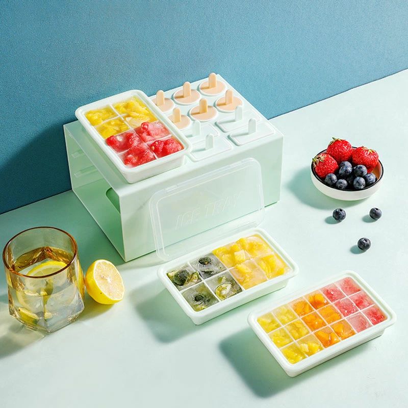 この商品について型から簡単に抜き出せます。ほこり防止のスティック＆フタの一体型。フタ付きで、アイスが溶けても手を汚しません。繰り返し使用可能なPS樹脂スティック、お手入れも簡単。耐低温素材、冷凍庫に長時間保存可能。🍦【使いやすい】ジュースやミルク果実を入れて冷蔵庫で凍らせるだけ。 ギュッと押してパクッと食べられる、お家で作る簡単アイスバー 型です。お子様でも簡単にできるので、家族や友人などと一緒に作ってみると楽しいですよ！🍦【厳密性に良い・繰り返し利用】この製氷器は耐冷性も耐久性も厳密性も抜群、水が漏れることもなく、繰り返し利用できます。垂直または水平に置き可能です。ブラシが付き、各容器はお手入れ簡単で、食器洗い機でも安全です。
