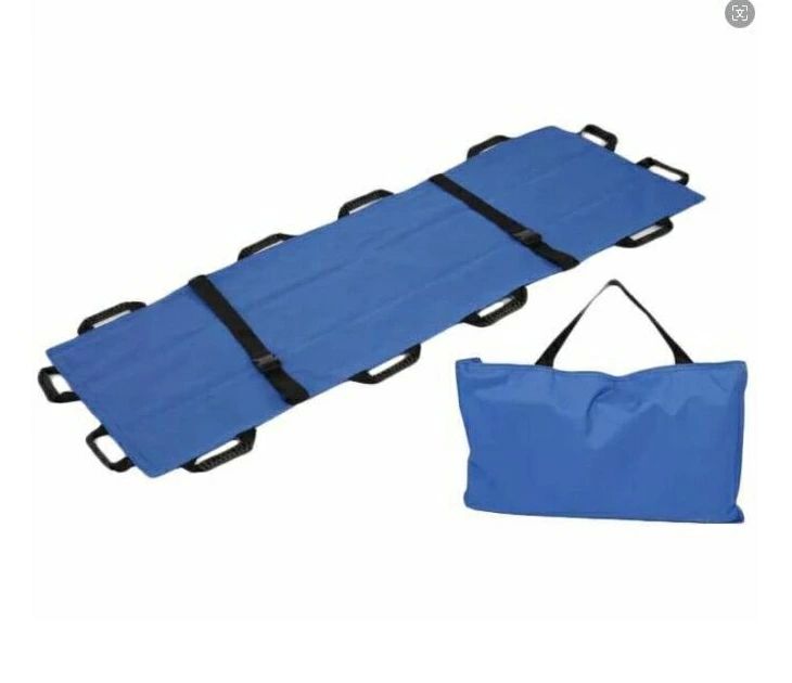 災害時にも介護にも使用できる万能担架。 サイズ調節できる固定ベルト付き、体に合わせて使用できます。 折り畳むことができるため、収納時に場所をとりません。 緊急時、介護用の備品として用意しておくと安心です。 サイズ F サイズについての説明 ...