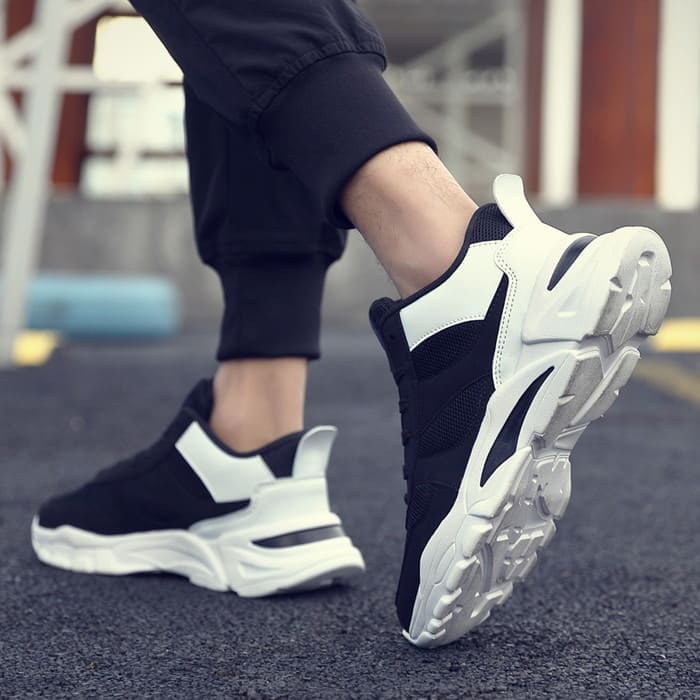 厚底 黒色 靴 ボリュームスニーカー