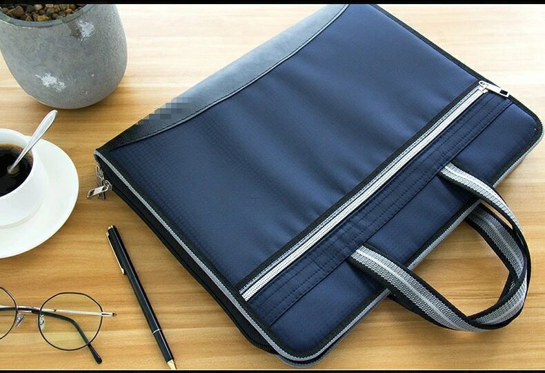 送料無料 ドキュメントファイル バッグ型 13ポケット A4 書類ケース アコーディオン式 13格 書類入れ 仕分け ファイルケース 収納 整理 シンプル 便利 出張 ビジネス オフィス 学生 通勤 通学