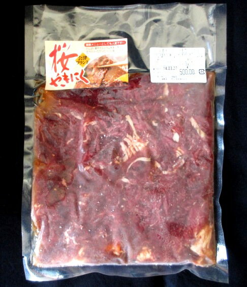 国産　馬肉　やくにく500g　 状態 冷凍スライス馬肉【真空パック】 原産地 国産 部位 バラ肉 加工地 福島県　 内容量 500g ※概ね2〜3人前 消費期限 180日(冷凍未開封状態で) ※開封後はお早めにお召上がり下さい 保存方法 -18℃以下で保存　(家庭用冷凍庫) お届け方法 ■クロネコヤマトクール宅配便 付属サービス ・馬肉料理参考レシピ1枚 備考 ※以下の点をご了承の上お買い求めください ・ご注文者様と配送先が異なる住所の場合、納品書等の料金明細書は入れておません。 ・画像はイメージを含みます。 ・加熱用馬肉。馬刺し(生食)としてはお召上がりいただけません ◆天馬では安心、安全をお届けする為、ウェブ上で衛生検査、放射能検査等の最新検査書をPDFで提示しています 当社現在取り扱い馬肉の【衛生検査・放射能検査】書類の確認はこちらから桜肉(馬肉)を特製もみダレ漬け込み美味く仕上げました！ 美味しさそのまま封じ込めた冷凍真空パック仕様 馬肉の中でも旨み豊富なバラ肉を主に使用しています。切れていますので解凍して焼くだけ！ 【国産】会津で穀物肥育したこだわりの馬のみ使用していますので品質の高さは保証つきで御座います！ 【お料理の注意点】 こちらの商品は、レアの焼き加減で十分お召上がり頂けます。 国産の特選桜やきにく 美味しいもみタレ仕様