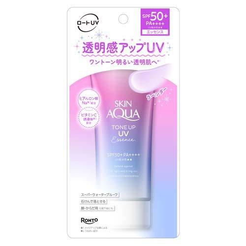 商品区分：化粧品 【スキンアクア トーンアップUVエッセンスの商品詳細】 ●UVカットしながら、色と光をコントロールし、肌をトーンアップ*。 ●あなただけの透明感を引き出すラベンダーカラーの顔・からだ用日やけ止め。 ●すーっとのびて、みずみずしい使い心地。 ●SPF50+／PA++++。 ●こころがときめくサボンの香り。化粧下地にも。 *メイクアップ効果による 【販売名】スキンアクアトーンアップUVエッセンスa 【使用方法】 ●適量を肌にムラなくぬること。(ぬりムラを防ぐためには重ねぬりがおすすめ。) 使用量が少ないと、充分な日やけ止め効果が得られません。 ●中身が衣服に直接つかないよう注意すること。 ●効果を保つため、こまめにぬりなおすこと。 特に、海、山、スポーツ時など、汗をかいた時やタオルでふいた後は、ぬりなおすこと。 ●落とす時は、普段お使いの石けんや洗顔料・全身洗浄料などで洗い流すこと。 【成分】 水、エタノール、メトキシケイヒ酸エチルヘキシル、BG、トリエチルヘキサノイン、酸化チタン、ジエチルアミノヒドロキシベンゾイル安息香酸ヘキシル、ヒアルロン酸Na、クダモノトケイソウ果実エキス、イザヨイバラエキス、リン酸アスコルビルMg(ビタミンC誘導体)、プルーン分解物、ビスPEG-18メチルエーテルジメチルシラン、メチレンビスベンゾトリアゾリルテトラメチルブチルフェノール、ジメタクリル酸グリコールクロスポリマー、ビスエチルヘキシルオキシフェノールメトキシフェニルトリアジン、ステアリン酸PEG-40、(アクリレーツ／アクリル酸アルキル(C10-30))クロスポリマー、TEA、(アクリロイルジメチルタウリンアンモニウム／VP)コポリマー、シリカ、ポリスチレン、ポリビニルアルコール、ポリシリコーン-13、EDTA-2Na、デシルグルコシド、キサンタンガム、アルミナ、PG、合成フルオロフロゴパイト、酸化スズ、赤227、青1、香料 【注意事項】 ・傷やはれもの、湿疹等、異常のある時はご使用にならないでください。 ・お肌に異常が生じていないかよく注意してご使用ください。 使用中、又は使用後日光にあたって、赤み、はれ、かゆみ、刺激、色抜け(白斑等)や黒ずみ等の異常があらわれた場合は使用を中止し、皮フ科専門医等に相談することをおすすめします。そのまま使用を続けますと症状が悪化する場合があります。 ・目に入らないよう注意し、入った時はすぐに洗い流してください。なお、異常が残る場合は眼科医にご相談ください。 ・乳幼児の手の届かない所に保管してください。 ・高温又は低温の場所、直射日光を避け密栓して保管してください。 ・材質によっては色移りや落ちにくいこともありますので、衣服等につけないように十分ご注意ください。 万一、衣服についた場合はすぐに洗剤でていねいに洗ってください。 また、変色(着色)する場合がありますので、塩素系漂白剤のご使用は避けてください。