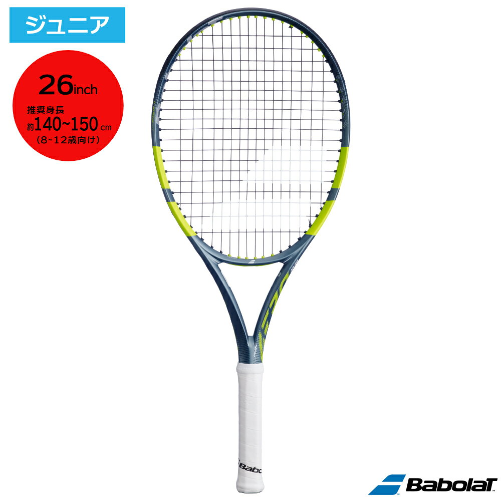バボラ ピュアアエロ JR 26 メタリックグレー×フルオイエロー /140520 "競技志向のジュニアプレーヤーに最適な Pure Aero JR 26 (ピュア アエロ ジュニア 26) は、身長140〜150cmのプレーヤーに適したモデルです。 バボラが20年以上にわたり培ってきたジュニア向け開発のノウハウを活かし、新設計のフレームとストリングパターンによって、トップスピンをかけやすく、安定して深いショットを打ちやすくしています。 成長とレベルアップを力強く支え、次のステージへ進むための確かな手応えをもたらす1本です。 ブランド バボラ フェイスサイズ 100平方インチ フレーム厚 23-26-23mm 重さ 250mm 全長 26.0inch バランス 325mm ストリングパターン 16x19 グリップサイズ G00 Babolat / バボラ より速く、より強く、より正確に…。コート上のプレーヤー達のさらなる要求に応えるために、135年もの長い伝統を誇るバボラは、いまだ存在しないものを作り出すことに、その情熱を注いでいます。 商品在庫は実店舗と共有の物ですので、更新が遅れ品切れになっている場合もございます。品切れの際はメーカー取り寄せとなります。メーカも品切れの場合はご注文をキャンセルさせて頂く場合もございますので、その際は御容赦ください。