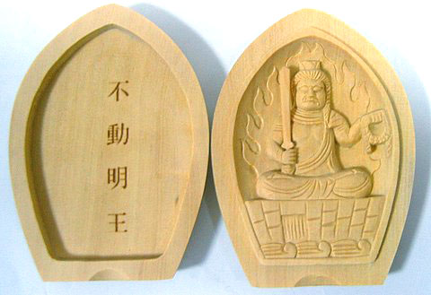 Boxwood - 黄楊(ツゲ) 木彫不動明王仏合(専用袋付き)