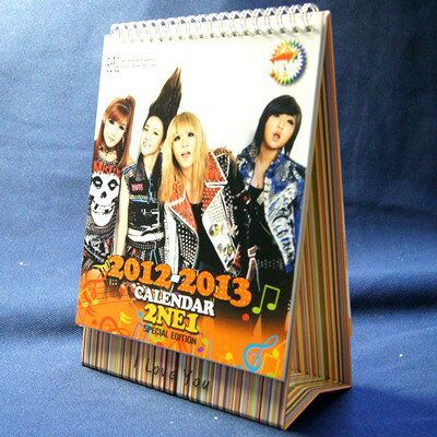 2NE1 2012年2013年2年分卓上カレンダー1