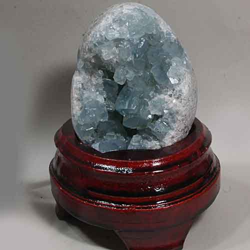 大きさ:高さ約10センチ　幅約7センチ　奥行き約6センチ 重さ:約850g 「セレスタイト」という名前は、ラテン語の「天国のような」という意味の単語に由来し、日本名では「天青石(てんせいせき)」といいます。 英語にも「celestial」と...