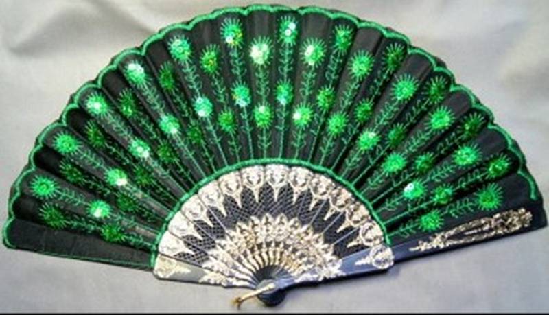 スパンコール付き刺繍扇子(緑色刺繍＋黒)　【新入荷色】