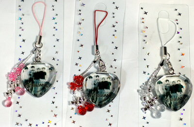 クリスタルストラップ 大きさ：2.3cm×3cm ※クリスタルガラスの中の画像撮影のため、画像が鮮明に撮影できていませんが、実際は鮮明なクリア画像です。 ビーズの色をご選択下さい。　