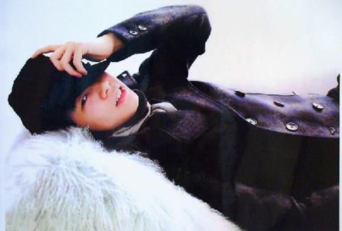 天宝堂の東方神起ラミネート加工ポスターYUCHUN(Micky) 柄5｜アングル2