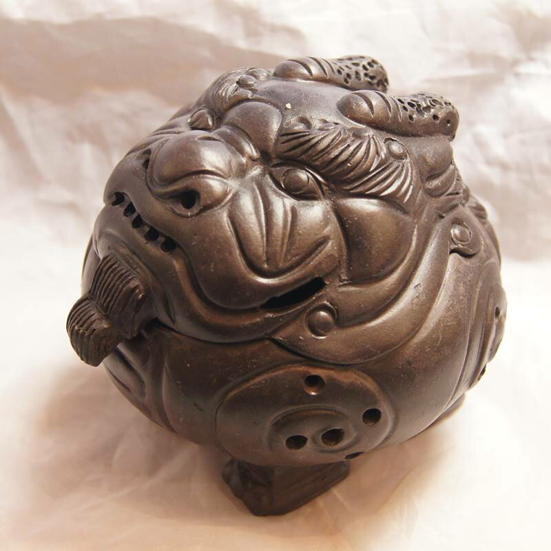 大きさ：高さ 約11cm × 幅10cm