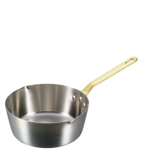 商品情報商品名：キングデンジ 雪平鍋(目盛付)21cmメーカー型番：4824500JANコード：4571335092870入り数：1サイズ(外形寸法mm)：φ231(注ぎ口を含む)(底径：165)サイズ(内形寸法mm)：φ210 深さ：85重量：1.3kg材質：SUS445M2(モリブデン鋼2%含有) ハンドル：真鍮合金電磁調理器：200V商品について●電磁調理の誘導過熱の効率性を素材から追求し、保温性の高い厚板ステンレスを採用●独自の新素材ステンレスで電磁波の吸収が違います。●業務用にふさわしい耐久性、美しいデザインを備えた自信作。(ハンドル素材は真鍮合金)●目盛が付いてとても便利になりました。●目盛付、両口仕様●外径は注ぎ口を含むサイズです。●プロ用の鍋に特化した老舗鍋メーカー・中尾アルミ製作所の電磁対応鍋シリーズ。電磁調理器が普及する以前に生まれた鍋です。プロの声を形にすべく出来上がったこの鍋は20年以上たった今も形状、製法は変わっていません。その使い勝手の良さが変わらぬ理由です。●200V電磁調理器は非常にパワーがある為、鍋の変形防止・安全面からボリュームは中以下で、鍋の状態、内部の温度には細心の注意をお願いします。配送料について【ご注意】画面上の色はブラウザやご使用のパソコンの設定により実物と異なる場合があります。