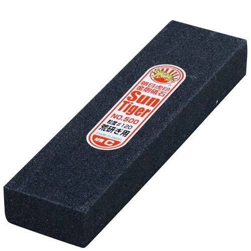 商品情報商品名：金剛C No.500 荒砥石 一丁掛 中目(＃120)メーカー型番：5403900JANコード：4963188120402入り数：1サイズ(外寸mm)：205×50×H25サイズ(内寸mm)：-重量：532g材質：-測定・調節温度範囲能力：120商品について●キング砥石は、永年の経験を生かし従来の人造化学砥石の刃先の損傷、硬度不均一などの諸欠点を補い天然砥石以上のシャープな研ぎ味を発揮します●刃こぼれした場合の荒研ぎ用画面上の色はブラウザやご使用のパソコンの設定により実物と異なる場合があります。