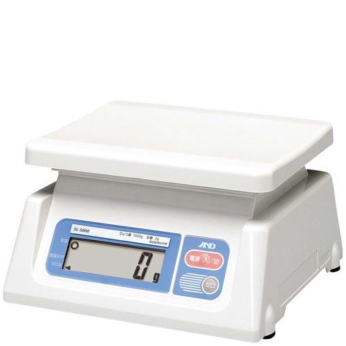 商品情報商品名：A＆D デジタルハカリ SL－5000JA 5kgメーカー型番：1254460JANコード：4981046601405入り数：1サイズ(外寸mm)：(D)232.0 (W)244.0 (H)137.0サイズ(内寸mm)：-重量：2kg材質：ABS防水防塵防滴：×検定証印基準適合証印　可能：不可電源：単1乾電池×6またはACアダプター製造生産国製造物を生産した国：韓国商品について●働く仲間の働くはかり ワークスケール。分解能1/2000●大型液晶 文字高25mm●表示部の角度はテーブルに載せて使うときに見やすいように設計●オートパワーオフ機能5分以上動作しないと自動的に電源オフ(機能をオフにすることも可能)●風袋引き機能容器を乗せた状態でゼロ表示可能●別売でステンレス製計量皿をご用意(SUS304)●ACアダプタ(別売品)、または乾電池(別売)の選べる電源●SL5000ひょう量5000g最小表示2g 計量皿寸法230(W)×190(D)mm 配送料について【ご注意】画面上の色はブラウザやご使用のパソコンの設定により実物と異なる場合があります。