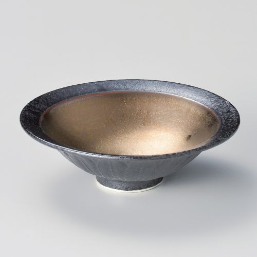 商品情報商品名：本窯金彩4.0菊型反小鉢メーカー型番：063-239(旧型番：057-218)品番：705015入り数：1サイズ：φ12.5×4cm原産国：JPN 材質：強化磁器※アルミナ原料などが多く含まれ、緻密で結合力が強く、丈夫な素材です。配送料について。【ご注意】画面上の色はブラウザやご使用のパソコンの設定により実物と異なる場合があります。
