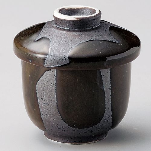 商品情報商品名：織部流しミニむし碗メーカー型番：117-168品番：910242入り数：10サイズ：φ8×8cm原産国：JPN 材質：磁器配送料について配送料金は、「小物送料」と記載のある商品総額が15,000円未満の場合、別途送料として800円（税別）頂戴いたします。北海道1,500円（税別）、沖縄2,000円（税別）頂戴いたします。東京都島しょ部、離島については、ご注文後に改めて送料をお見積り致します。予めご了承下さい。ご注文前にあらかじめ配送料金を確認されたい場合は、ご購入希望点数、配送先ご住所をご明記頂き、上部「［？］お問い合わせ」フォームよりご連絡下さいますようお願い致します。【ご注意】画面上の色はブラウザやご使用のパソコンの設定により実物と異なる場合があります。