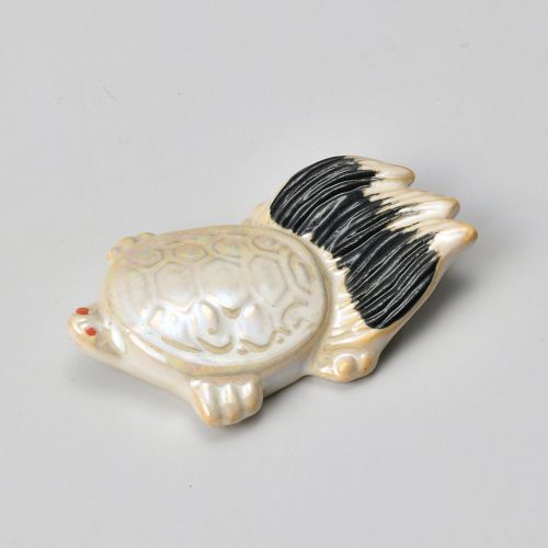商品情報商品名：カメ箸置メーカー型番：281-029(旧型番：289-138)品番：920439入り数：1サイズ：6.5×4×1.3cm原産国：JPN 材質：磁器配送料について。【ご注意】画面上の色はブラウザやご使用のパソコンの設定により実物と異なる場合があります。