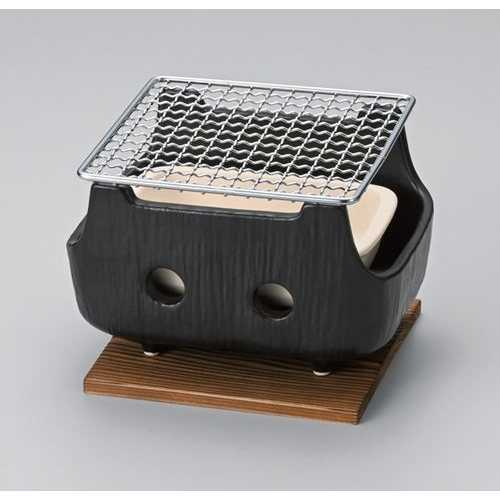 ■商品説明■商品名：黒串焼きコンロ(小)(金網・板付)メーカー品番：393-159お届け数：1サイズ(cm)：18.5×13.5×13素材：陶器【配送料について】【ご注意】画面上の色はブラウザやご使用のパソコンの設定により実物と異なる場合があります。
