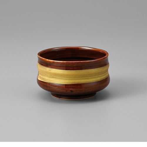 ■商品説明■商品名：アメ釉金刷毛抹茶碗(小)メーカー品番：379-109お届け数：1サイズ(cm)：口径10.5×6容量(cc)：350素材：磁器【配送料について】【ご注意】画面上の色はブラウザやご使用のパソコンの設定により実物と異なる場合があります。