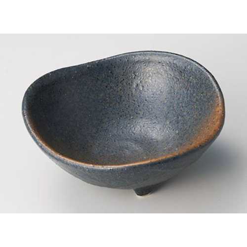 ■商品説明■商品名：黒備前三ツ山4.0中鉢メーカー品番：403-209お届け数：1サイズ(cm)：13.5×13.5×5.6素材：磁器【配送料について】【ご注意】画面上の色はブラウザやご使用のパソコンの設定により実物と異なる場合があります。