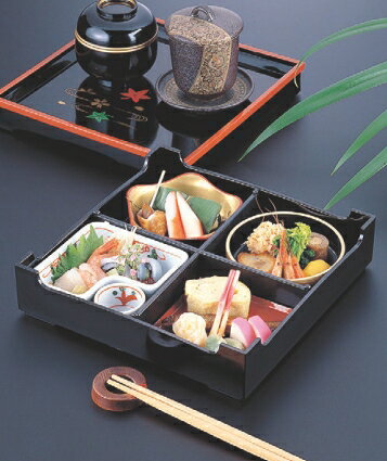 松花堂 8.5寸新花筺松花堂黒天朱春秋内黒塗(仕切別) 幅250 奥行250 高さ94/業務用/...