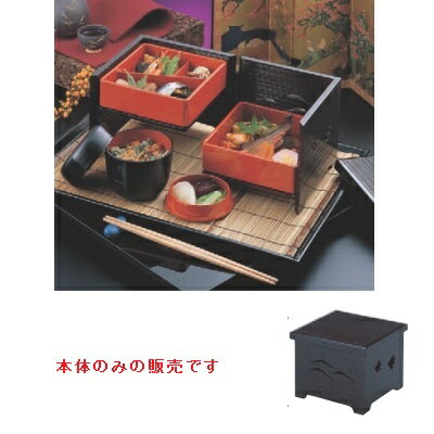 商品情報商品名：千鳥透かし開き弁当黒本体寸法：幅185×奥行185×高さ145メーカー：若泉漆器お届け数（合計）：1材質・素材：木製品商品コード：fp1-1-321-3[特記事項]原産国：日本ぬるま湯で手洗いにて御使用下さい。（本漆塗は、熱湯に入れますと変色しますのでご注意下さい。）配送料について【ご注意】画面上の色はブラウザやご使用のパソコンの設定により実物と異なる場合があります。