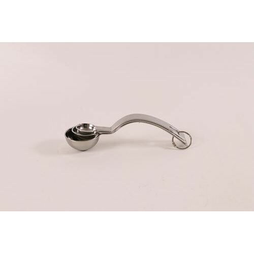 商品情報商品名：kan 置いてはかれる計量スプーン 3本組 寸法：全長 容量145mm 2.5cc/5cc/15ccメーカー：カンダお届け数(合計)：1材質・素材：18-8ステンレスメーカー品番：052258JANコード：4949362727995規格：規格3本組商品について●置いたままではかれるので料理中の手間が軽減！ ●アーチ型の取手も持ちやすい。 ●15cc、5ccは目盛付きで1本で2役。●目盛付(15cc:5cc　5cc:2.5cc)配送料について【ご注意】画面上の色はブラウザやご使用のパソコンの設定により実物と異なる場合があります。