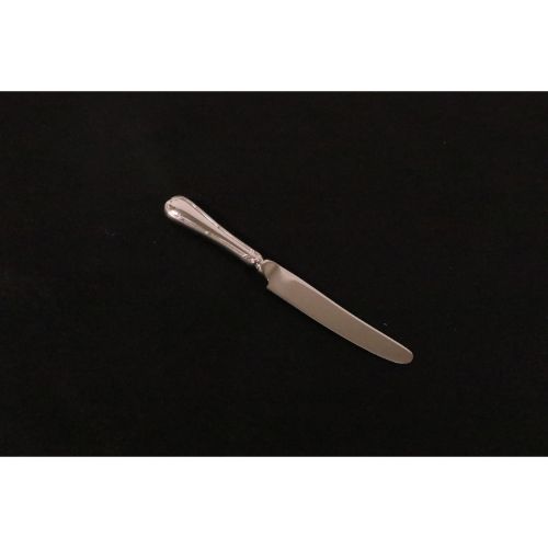 商品情報商品名：18-8リボン フルーツナイフ(HH)メーカー品番：477113JANコード：4949362685189アイテム:フルーツナイフ（H・H）全長mm:192材質:18-8ステンレス生産地:燕三条商品特徴RIBBON〈リボン〉抑制の効いた装飾となめらかなフォルムでヨーロッパの気品を体現したスタンダードなデザイン。配送料について【ご注意】画面上の色はブラウザやご使用のパソコンの設定により実物と異なる場合があります。