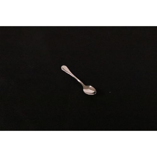 商品情報商品名：18-8リボン デミタススプーンメーカー品番：477117JANコード：4949362685141アイテム:デミタススプーン全長mm:106材質:18-8ステンレス生産地:燕三条商品特徴RIBBON〈リボン〉抑制の効いた装飾となめらかなフォルムでヨーロッパの気品を体現したスタンダードなデザイン。配送料について【ご注意】画面上の色はブラウザやご使用のパソコンの設定により実物と異なる場合があります。